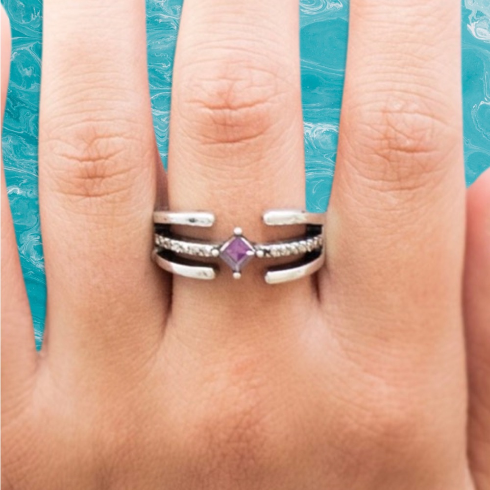 Paparazzi City Center Ring in Purple
